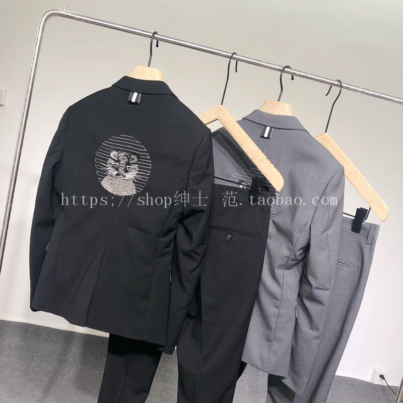Quạt quý ông 2018 Thời trang châu Âu và Mỹ mới trình diễn thời trang thêu cao cấp suit nam