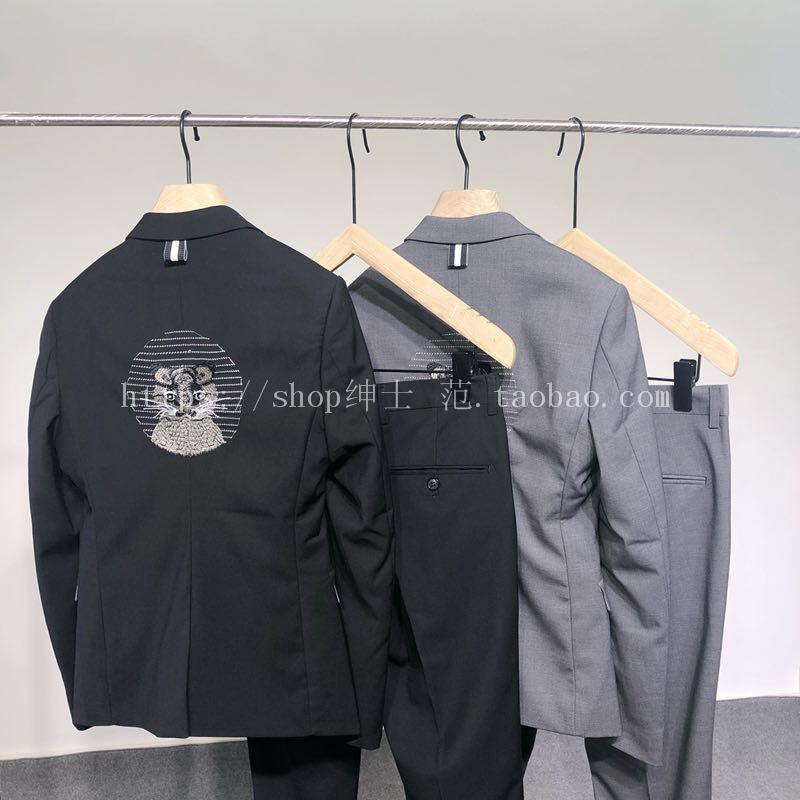 Quạt quý ông 2018 Thời trang châu Âu và Mỹ mới trình diễn thời trang thêu cao cấp suit nam