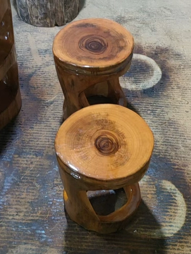 Пьерной пирс сплошной древесина Кампаре дерево пирс -пирз пня пня Творческий кофейный столик с твердым деревянным табурет