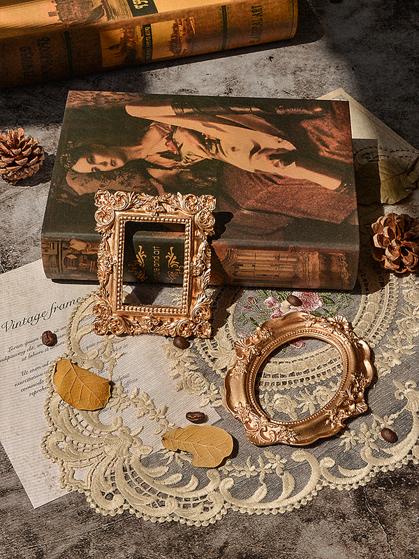 Mini Golden Photo Frame Shooting Props ins Retro European-Style Photo Frames with Relief, Nail Art and Earring Posing Props