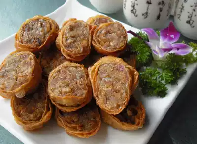 4 pieces of Fujian Minnan specialty snacks spiced rolls hotel spiced meat rolls Stone rolls chicken rolls pork pork rolls