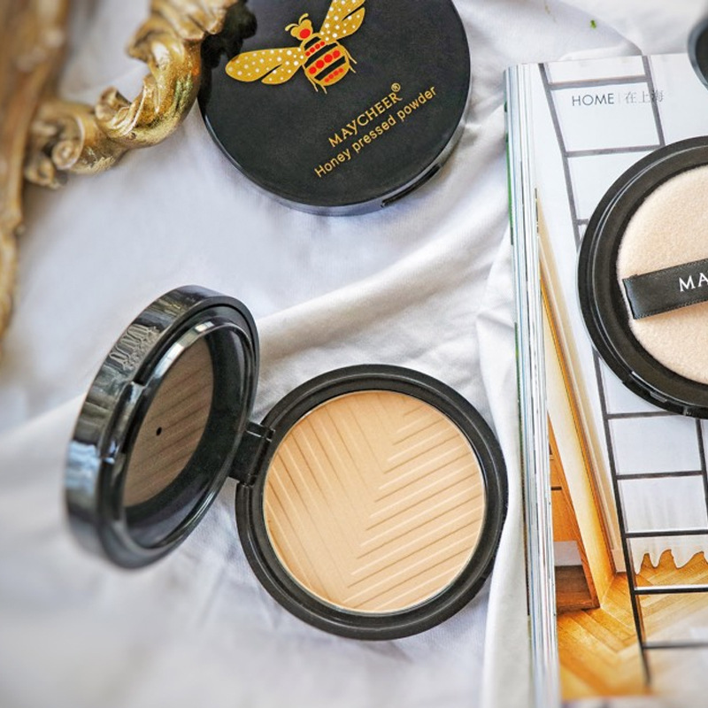 New Beauty Sie honey soft light Cosmetic Powder Pie with bright and high light pro-skin control Oil Coat With Powder Bashing