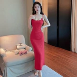 Сексуальные невидимые бретели, платье без рукавов, приталенная длинная юбка, с акцентом на бедрах, средней длины