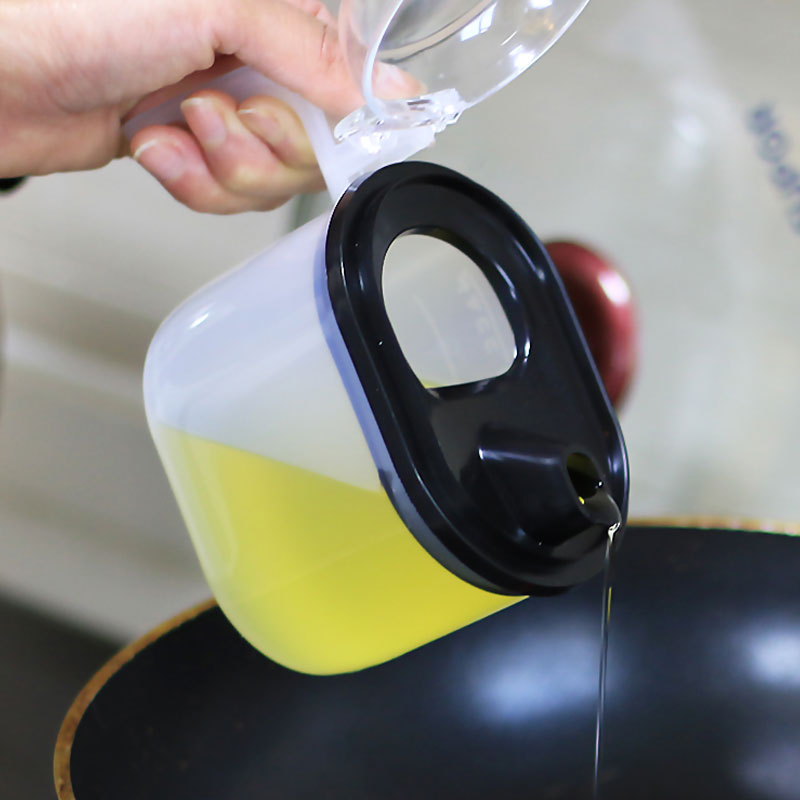 Yamada Chemical YAMADA Japan imported oil pot with lid and handle press flip lid seasoning pot return oil hole design