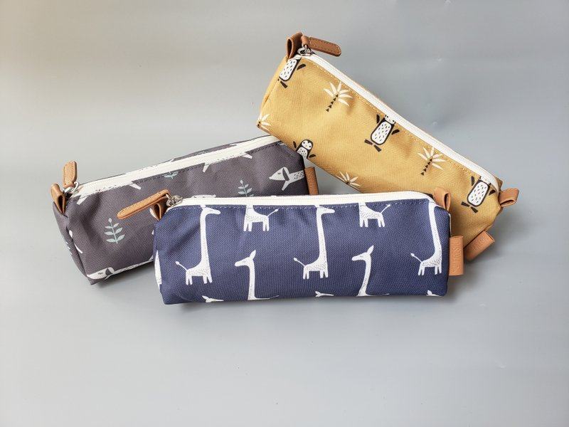 European brief The little fresher and cute little animal student pen bag