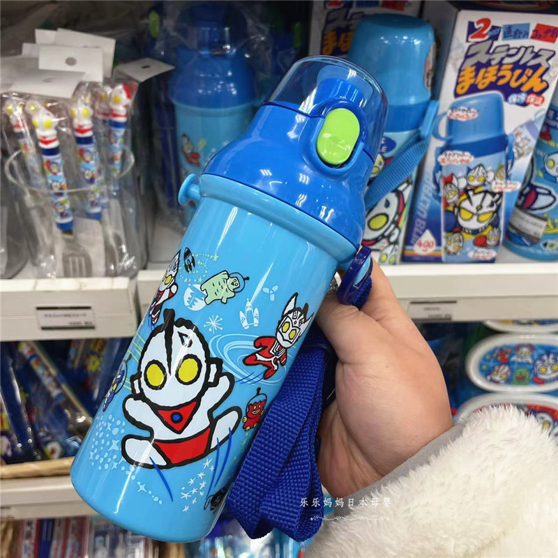 Japan native M78 Ottmann special cabinet Salty Egg Superman Cartoon Straight Drinking Plastic Kettle Braces for baby bag 480ml genuine