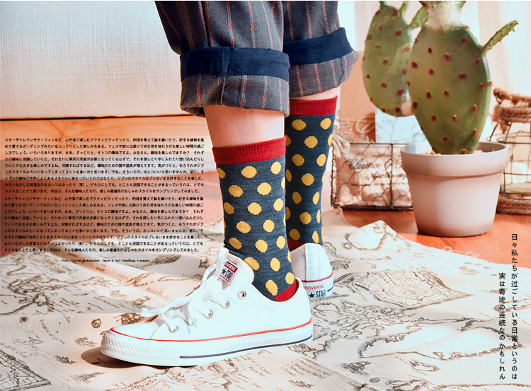 Vớ nữ mùa thu mới retro Anh gió nữ vớ sóng điểm nữ vớ ống cotton chấm bi sinh viên Nhật Bản - Vớ hàng tuần tất khử mùi kháng khuẩn