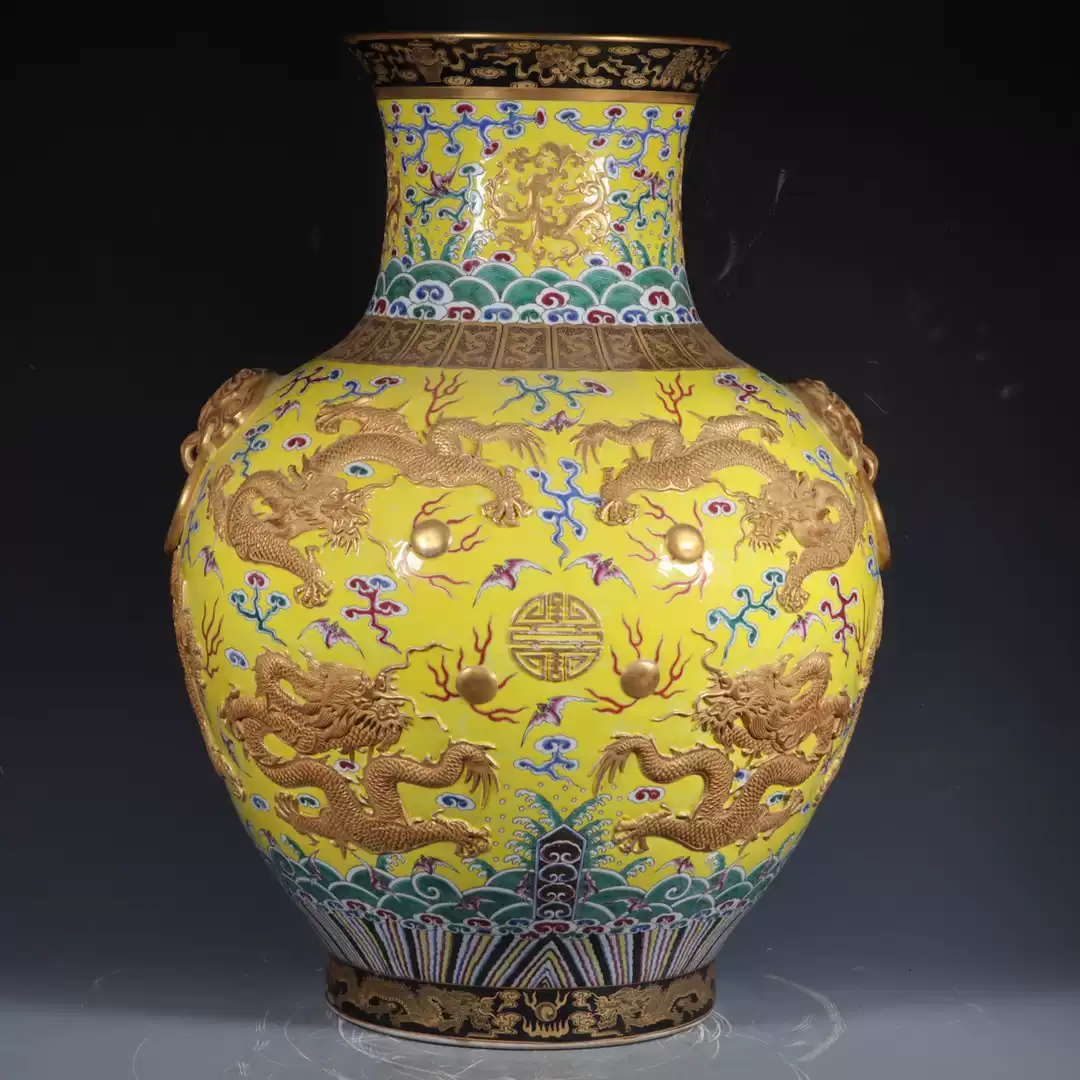 清雍正粉彩八桃橄榄瓶寿桃纹花瓶