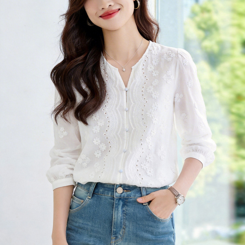 Commuter Style White V-Neck Lace Embroidered Shirt for Women, Long-Sleeved, Loose-Fitting, Elegant and High-End, Sun-Protective Cardigan Shirt
