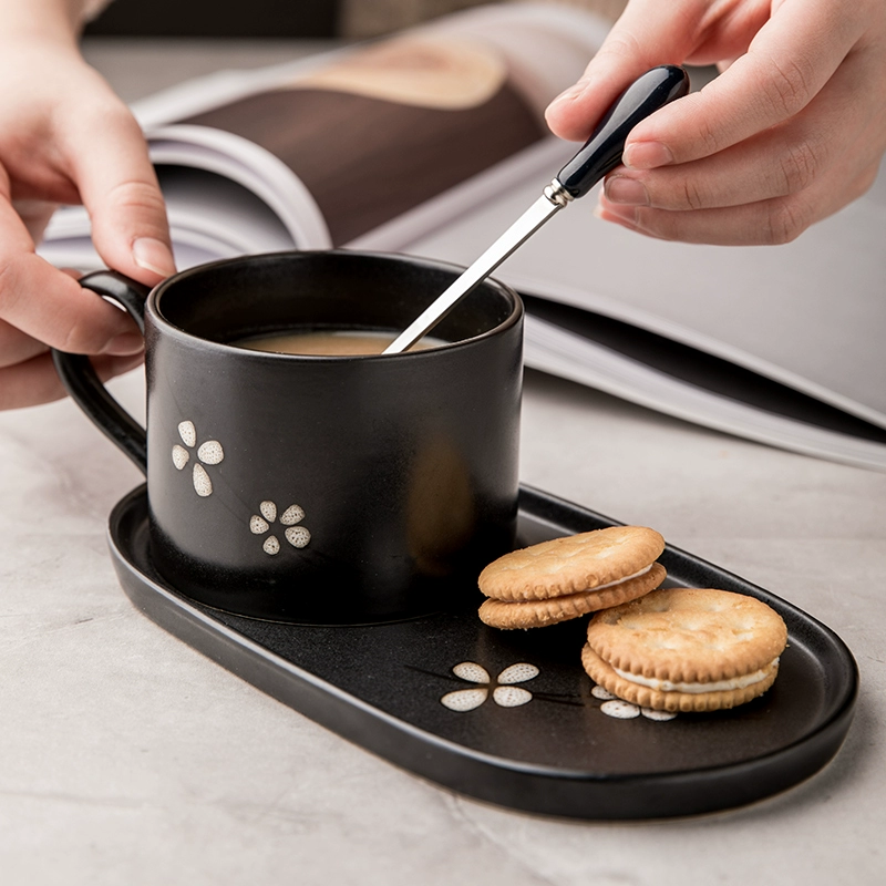 Cốc cà phê gốm sứ phong cách Nhật Bản và đĩa sáng ăn sáng dao kéo đặt một người bữa ăn chiều trà chén món tráng miệng kết hợp - Cà phê