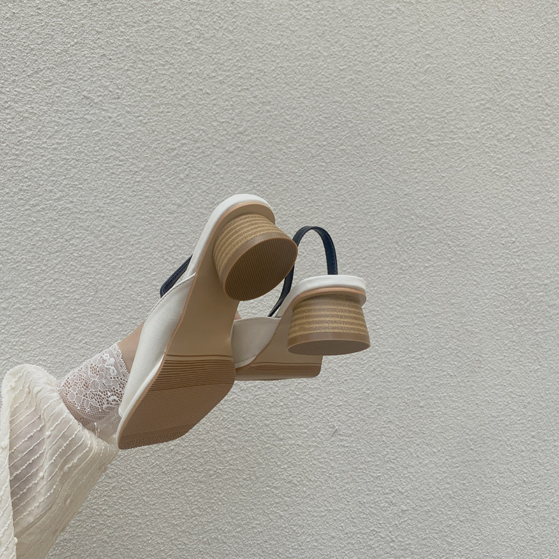 Wall Rift Anli ~ Korean small crowdsourced retro white east gate lined with sandals