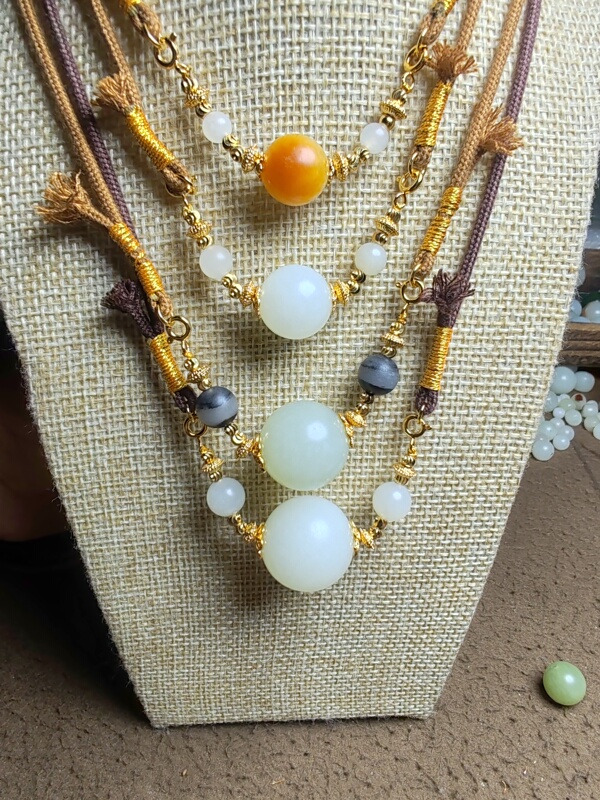 Xinjiang Hetian Jade Seed Material Bracelet Necklace with Single Round Barrel Old-Style Accessories for Women, Sizes 12*14*16*18*20mm Xinjiang Hetian Jade Seed Material Bracelet Necklace with Single Round Barrel Old-Style Accessories for Women, Sizes 12*14*16*18*20mm