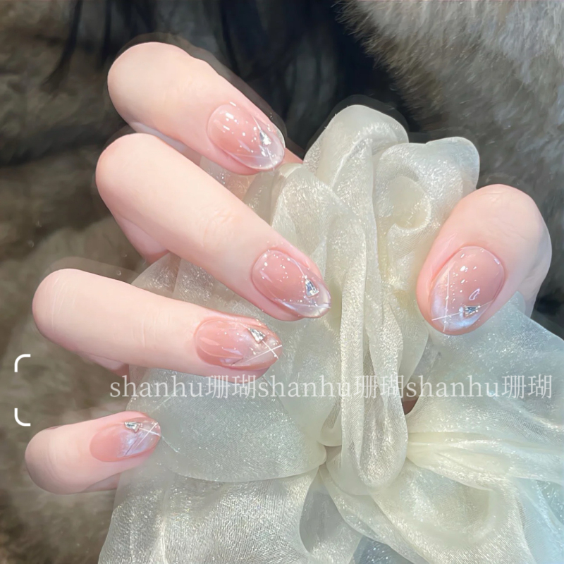 Handmade Crushed Ice Nail Tips in Nude Pink with Cat Eye Glitter and Rhinestones, Short Nails That Enhance Complexion and Give a High-End Feel, Nail Stickers