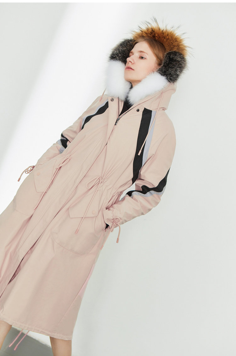 LILY 女狐狸真毛领 抽绳收腰拼色长款羽绒服 图2