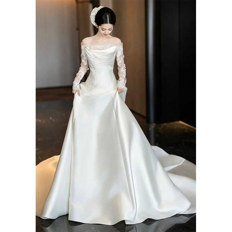 French-Style Long-Sleeved Lace Light Wedding Dress, High-End Forest-Style Vintage Off-Shoulder Bridal Gown with a Small Train, Satin Reception Dress