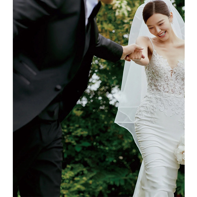 Fitted lace wedding dress, evening dress, lifting effect,  Fitted lace wedding dress, evening dress, lifting effect,