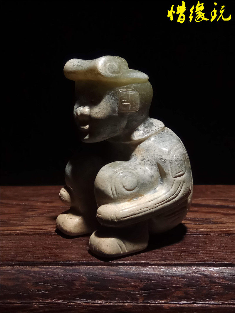 高古玉商周玉器商代老和田青玉玉跪人跽坐玉人像手把件摆件