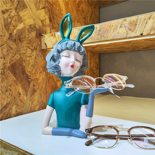 Красивая девушка очки стенд очки магазин витрина шкаф внешний вид украшения предметы интерьера дисплей реквизит