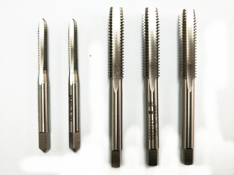 Imported Taiwan TOSG British Straight Thread Screw Tapping Carbon Steel Cutting Straight Groove Screw Tapping 3 4-10W 7 8-19W 1-8W