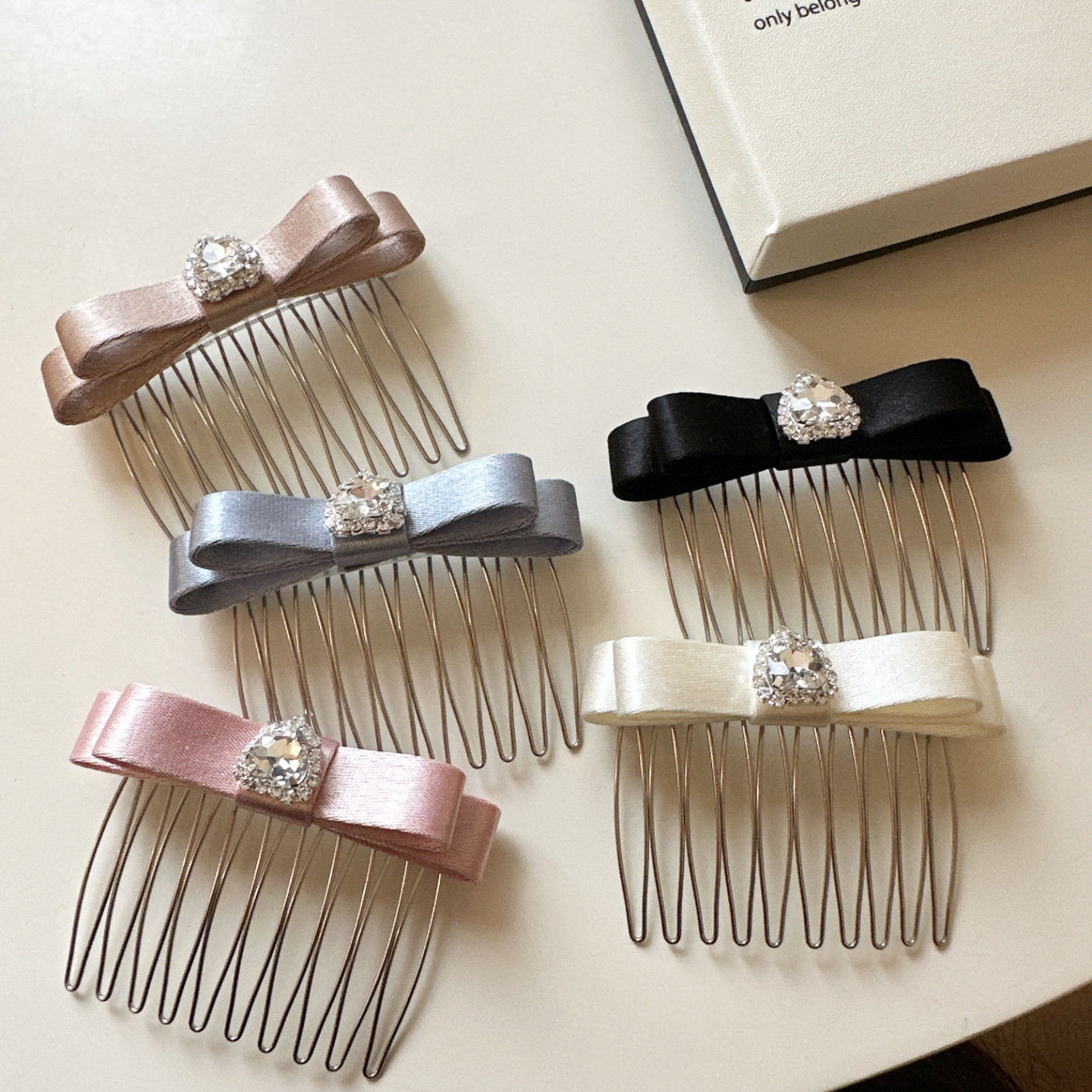 Korean style new satin bow rhinestone heart comb for princess hairstyle with high crown and wispy hair clip.