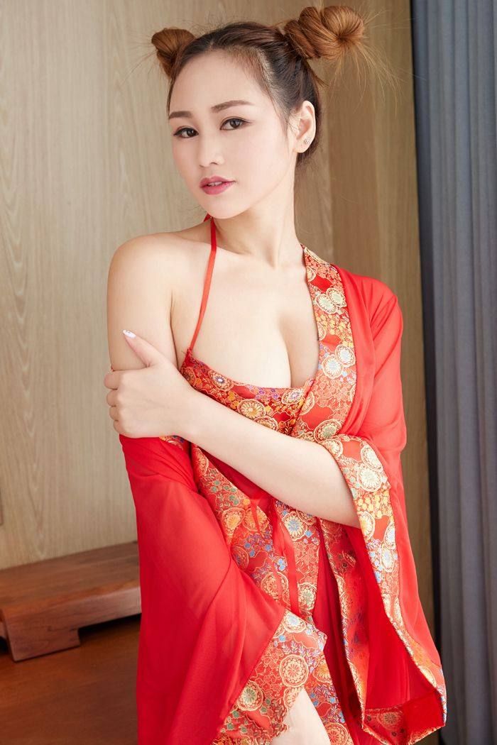 福利美图_丁字裤美女李宝宝红色肚兜尽显诱惑