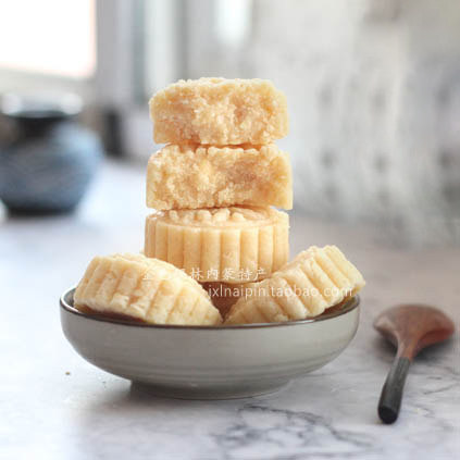 Inner Mongolia specialty Monte herdsman handmade cheese mooncake 240g milk small milk cake 6 pieces