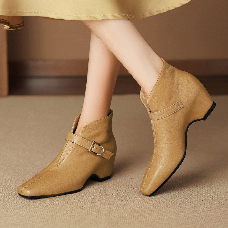 Retro Genuine Leather Short Boots with Exquisite French Style Deep V-Shaped Inner Height-Increasing Square-Toe Boots for Women in Autum and Ankle Boots Retro Genuine Leather Short Boots with Exquisite French Style Deep V-Shaped Inner Height-Increasing Square-Toe Boots for Women in Autum and Ankle Boots