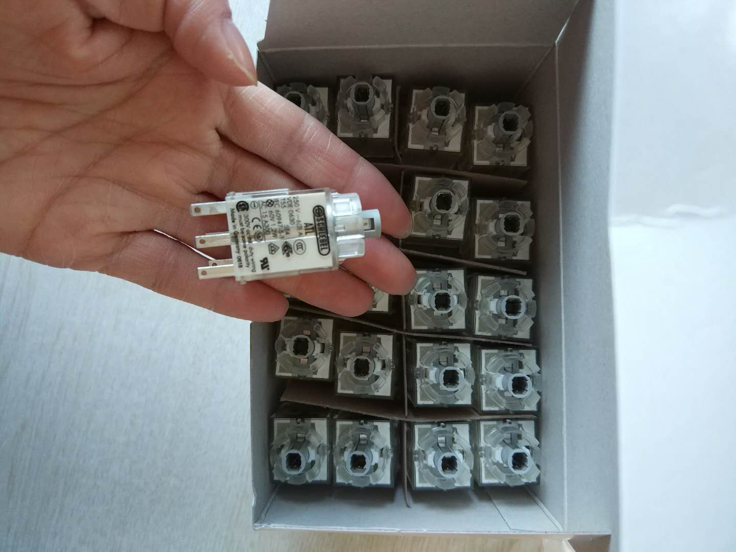 Spot original installed SCHLEGEL ATL contact switch SCHLEGEL AT AZ0S0I560 -Taobao