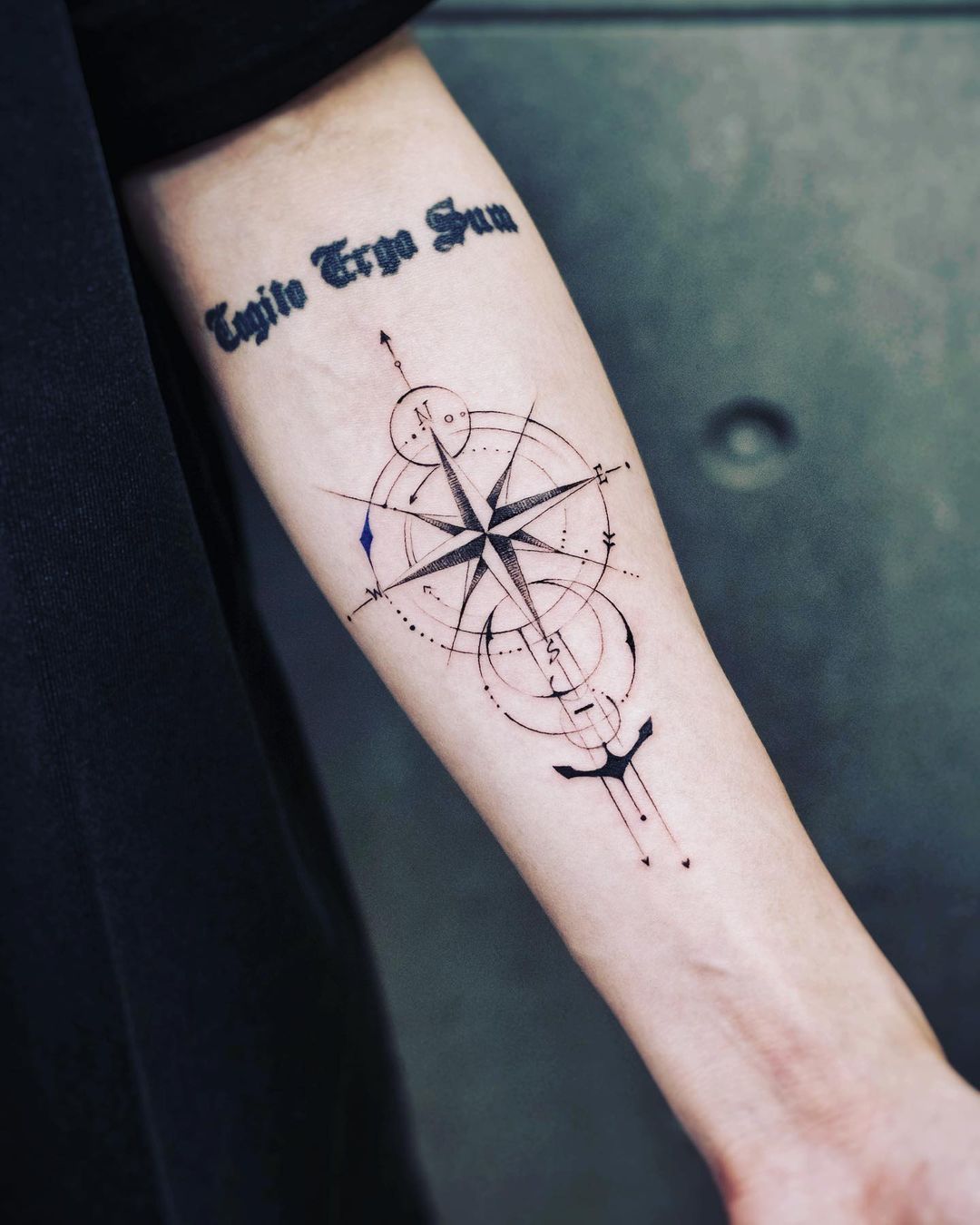 Lu Han with tattoo stick Compass arm Latin I think so I am in herbal juice durable waterproof tattoo