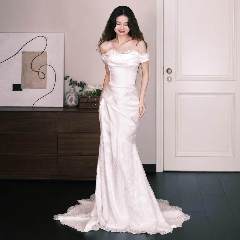 One-Shoulder Satin Light Wedding Dress with a French-Style Small Train, Lace Luxury Evening Gown for Outdoor Lawn Receptions and Ceremonies