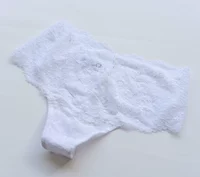 Белые стринги (не только проданы) должны быть куплены в бюстгальтере