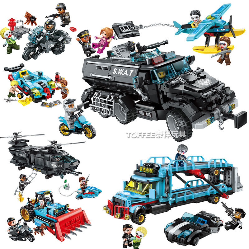 Enlightenment 1926-30 New police chase robbery armored chase transport vehicle small particle boy assembling building blocks