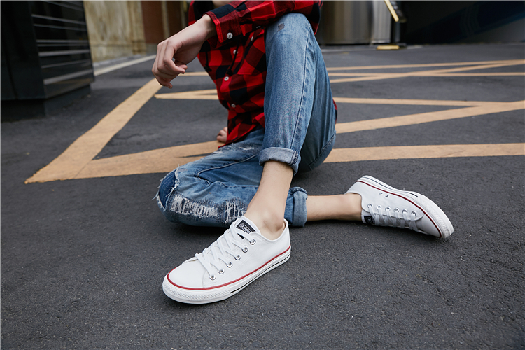 Toàn cầu mùa xuân của nam giới giày cổ điển giày vải thấp nam giới và phụ nữ Hàn Quốc phiên bản của các cặp vợ chồng với giày thường giày phẳng sinh viên giày Xtep trung quốc