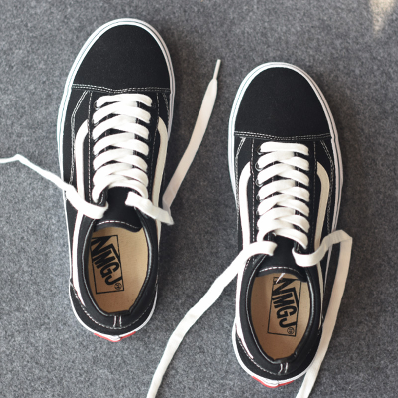 Spring men's shoes Classic style Low Bunch Shoes Cloth Shoes Men and women Korean version lovers Lacing Casual Shoes Student Board Shoes Black Shoes 
