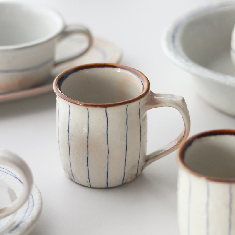 Japanese Writer Kogu Hiroshi's Handmade Pink Mug, Japanese-Style Pottery Blue Line Coffee Cup, Hand-Held Cup Tableware Japanese Writer Kogu Hiroshi's Handmade Pink Mug, Japanese-Style Pottery Blue Line Coffee Cup, Hand-Held Cup Tableware