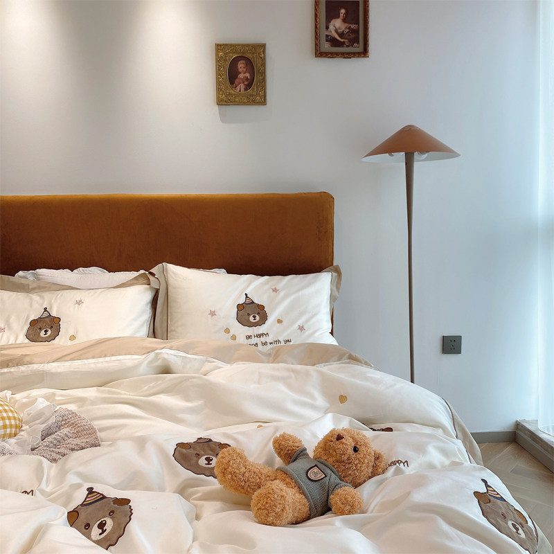 Honey juice bear cub ~ cute teddy bear 60 cotton long-staple cotton four-piece set cotton satin embroidery bedding