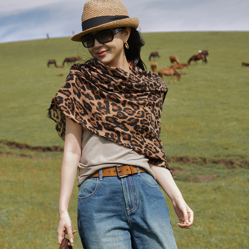 Lmuni Fa Sanmu's "Makino Autumn Colors" Custom-Woven 100% Australian Wool Fashion Leopard Print Fringed Scarf/Shawl Lmuni Fa Sanmu's "Makino Autumn Colors" Custom-Woven 100% Australian Wool Fashion Leopard Print Fringed Scarf/Shawl
