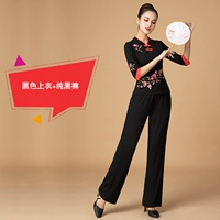 Черный топ + чистые черные штаны