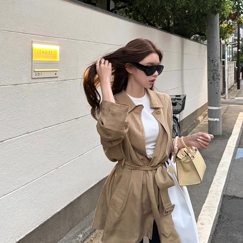 Good Morning, Fanfan, the "Akihabara" T*R0W Lapel Drape Mid-Length Trench Coat with 100% Lyocell Cupro Texture Good Morning, Fanfan, the "Akihabara" T*R0W Lapel Drape Mid-Length Trench Coat with 100% Lyocell Cupro Texture