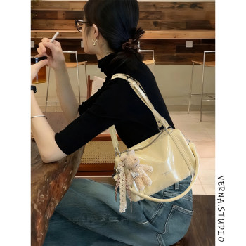 Spring and summer single shoulder shoulder bag for women 2026 new korean style large capacity daily commuting versatile crossbody pillow bag