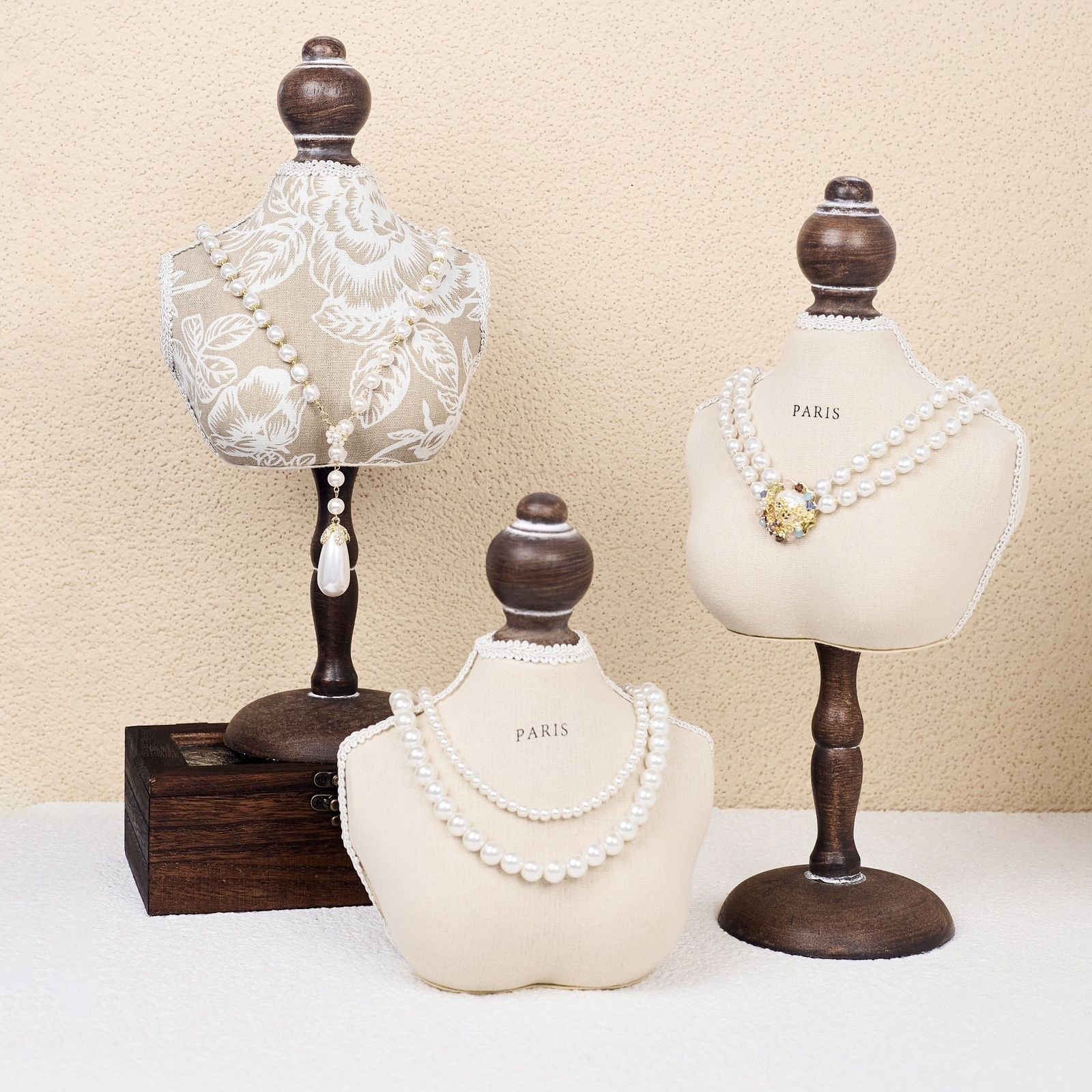 レトロライト高級ネックレスディスプレイスタンドポートレートネックウェディングジュエリー収納ラックウィンドウディスプレイ