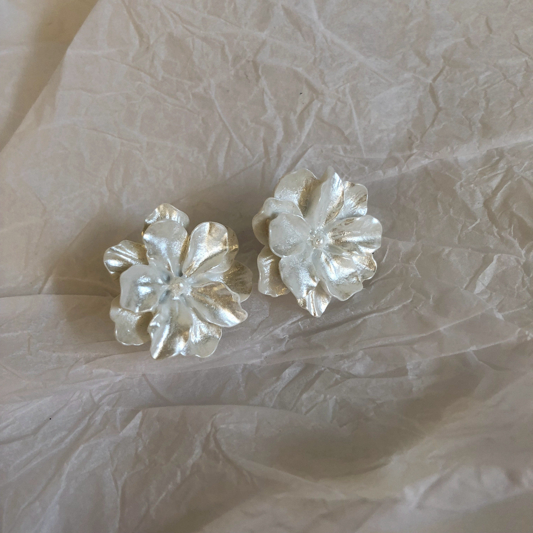 French elegance, pure, gentle and simple, all-match Japanese solid color white pearl flower ear stud ear clip - Taobao