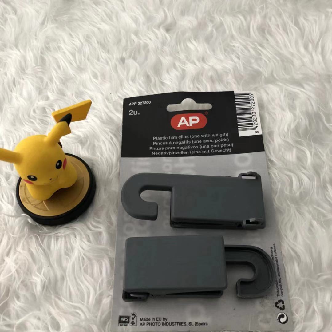 AP hanging sheet clip 120135 glue roll using 2 pieces of clothing