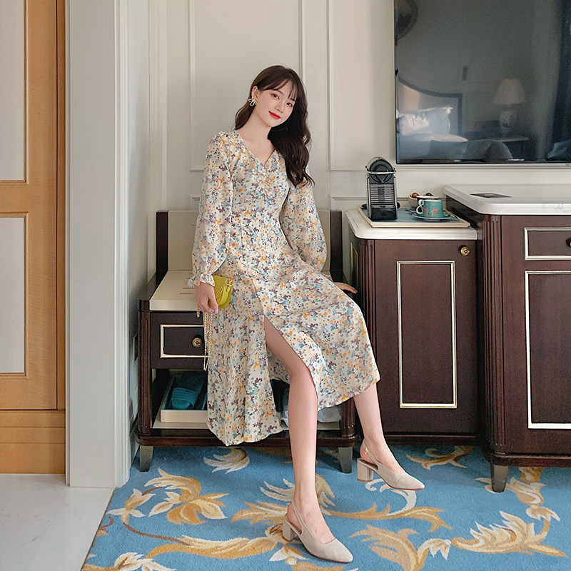 Floral dress 2022 spring and autumn new French tea break V neck waist thin long sleeves mid-length version chiffon skirt woman
