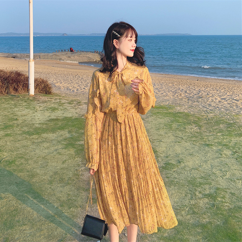 The new soft - sleeved leaf - leaf - leaf - leaf in spring 2022 is a chiffin long - sleeved costume