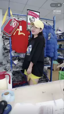 The effect of the large version of the T-shirt with a total length of 72cm is good.