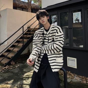 Desaturate striped xiaoxiang knitted cardigan sweater for men and women same style old money high-end autumn and winter coat sweater Desaturate striped xiaoxiang knitted cardigan sweater for men and women same style old money high-end autumn and winter coat sweater