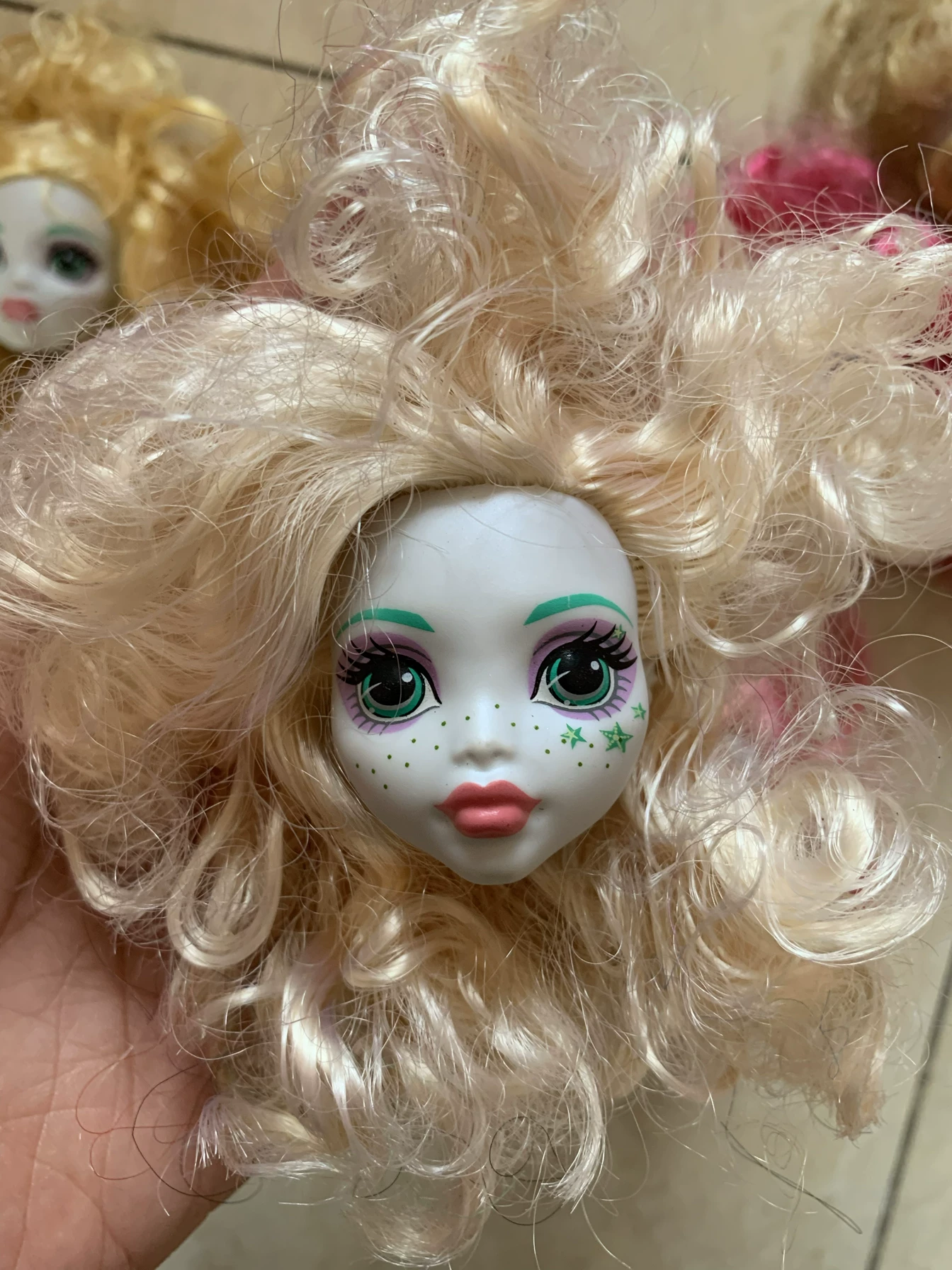 Набор туловищ для кукол (Monster High) в ассортименте — прозрачные и цветные запасные тела, разные образы