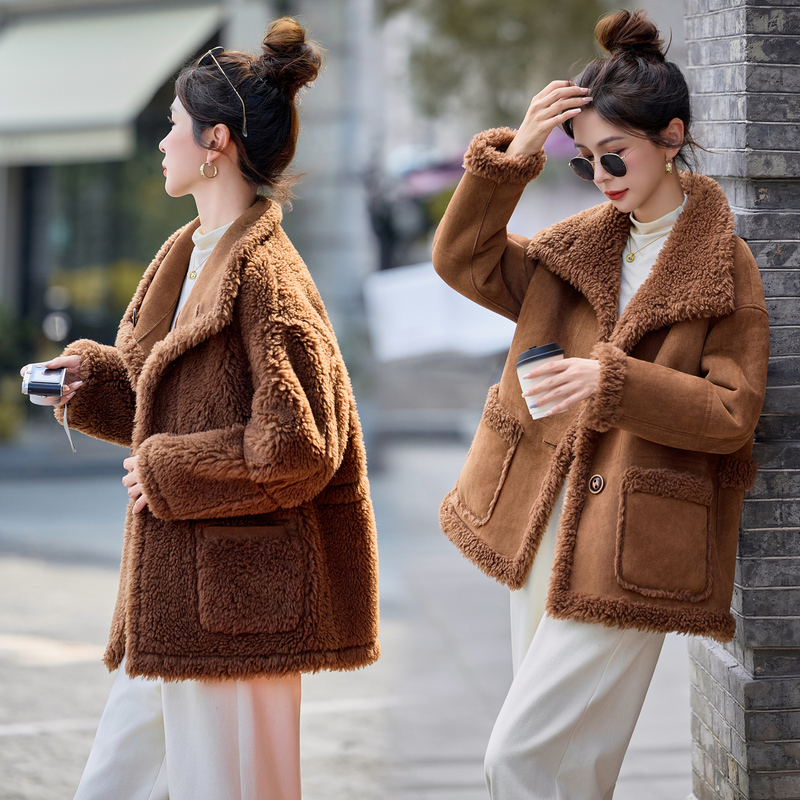 Reversible Lambswool Coat for Women, Brown Lapel, Loose Fit, Fur Integrated, Mid-Length Coat Reversible Lambswool Coat for Women, Brown Lapel, Loose Fit, Fur Integrated, Mid-Length Coat