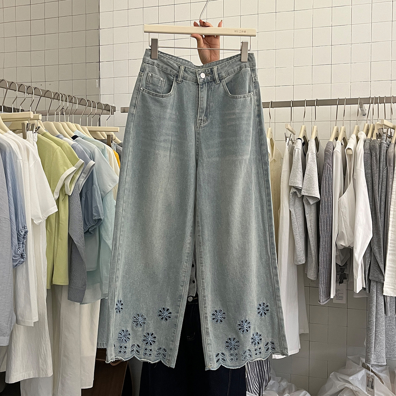 Bee Street Thirteen Lines Women's Fashion 2026 New Floral Embroidery Jeans Women's Designer Nine-Point Wide-Leg Pants